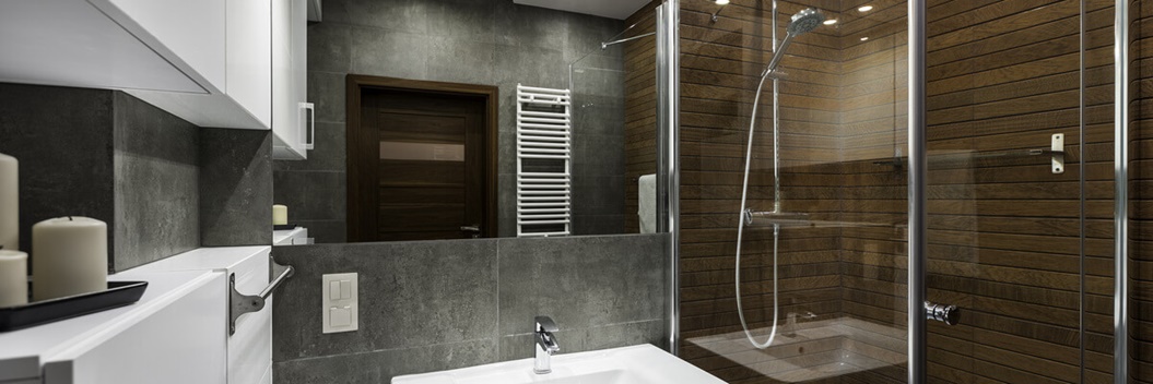Bild: Bodengleiche Dusche mit Acrylduschboard im Bad